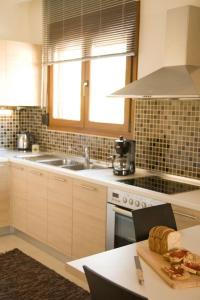 A kitchen or kitchenette at Executive Rhodes Villa 4 Bedroom - 4 Bathroom Bd Villa Pefkos