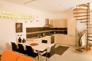 A kitchen or kitchenette at Executive Rhodes Villa 4 Bedroom - 4 Bathroom Bd Villa Pefkos