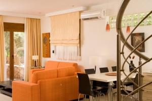 A seating area at Executive Rhodes Villa 4 Bedroom - 4 Bathroom Bd Villa Pefkos