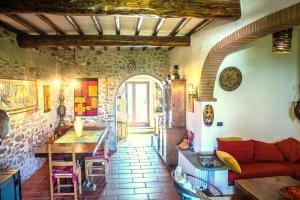 Χώρος καθιστικού στο TUSCAN HILLS - STONEHOUSE, GARDEN & POOL