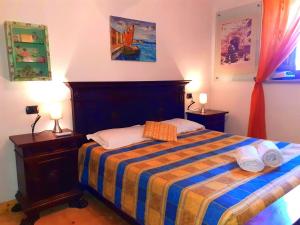 Ένα ή περισσότερα κρεβάτια σε δωμάτιο στο TUSCAN HILLS - STONEHOUSE, GARDEN & POOL +71 φωτογραφίες