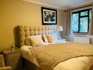 Postel nebo postele na pokoji v ubytování Maison spacieuse pour famille près de Brighton avec jardin