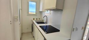 Η κουζίνα ή μικρή κουζίνα στο Lovely studio with balcony - near the beach