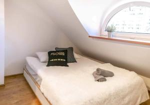 En eller flere senge i et værelse på Pokoje minutka do Monciaka