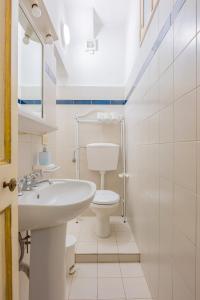 Ένα μπάνιο στο Il Nido - Immersi Nell'arte