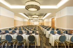 Konferenční prostory v ubytování Horison Ultima Suite & Residences Rasuna Jakarta + 37 fotografií