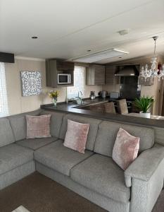 Ruang duduk di caravan to let