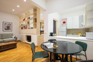 Kuchnia lub aneks kuchenny w obiekcie Cozy Loft @ Monti