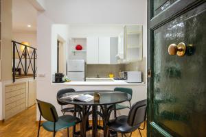 Kuchnia lub aneks kuchenny w obiekcie Cozy Loft @ Monti