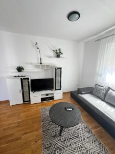 a living room with a couch and a table at Nema 2 in Kravlja
