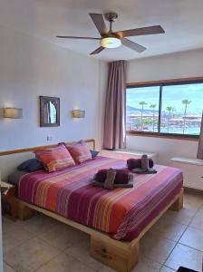 A bed or beds in a room at Casa Iguazu - At the center of Playa del Inglés
