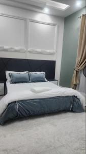 Postel nebo postele na pokoji v ubytování Beverly homes