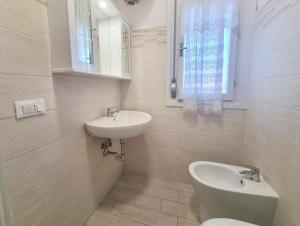 Koupelna v ubytování Cortina 2-9 + 20 fotografií