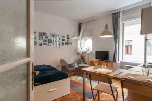 Televízia a/alebo spoločenská miestnosť v ubytovaní BudaFlats Apartments II.