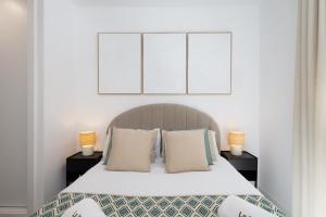 En eller flere senge i et værelse på URBAN COMFORT - Pool & Parking