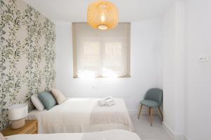 En eller flere senge i et værelse på URBAN COMFORT - Pool & Parking