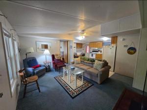 Η κουζίνα ή μικρή κουζίνα στο Entire 3 bedroom home two miles from Sunset Beach