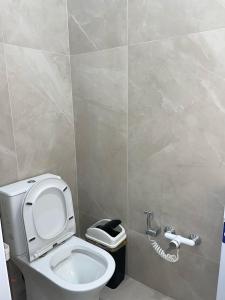 Ένα μπάνιο στο Discovery Asanbai +2 φωτογραφίες