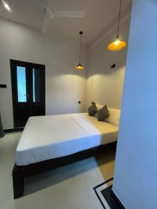 Giường trong phòng chung tại CASORA - Hiriketiya