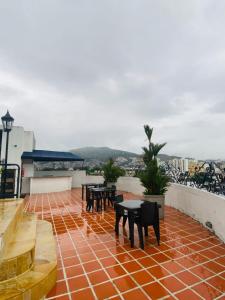 Rõdu või terrass majutusasutuses Hotel Metropolis Plaza Cali