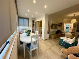 a kitchen and living room with a table and chairs at Costa da Caparica Beach in Costa da Caparica