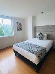 Voodi või voodid majutusasutuse Hotel Metropolis Plaza Cali toas