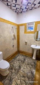 Bilik mandi di Dilanya Homestay