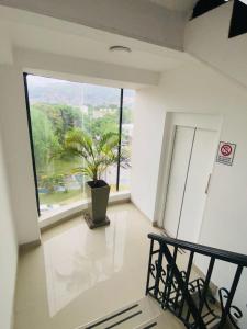 Rõdu või terrass majutusasutuses Hotel Metropolis Plaza Cali