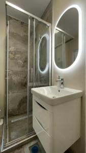 Ένα μπάνιο στο Apartments Rock Palace +66 φωτογραφίες