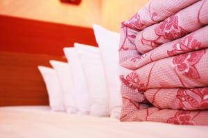 Postel nebo postele na pokoji v ubytování East Commercial Affairs Hotel