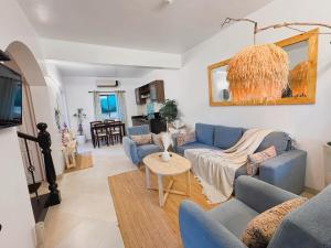 Μια τηλεόραση ή/και κέντρο ψυχαγωγίας στο Assagao Serenity Newly Renovated