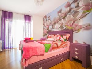 Un pat sau paturi într-o cameră la Luxury Apartment Valentina