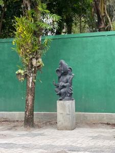 a statue of two children standing next to a tree at Iyans Villa in Katunayake