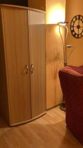 a cabinet in a room with a lamp and a chair at # PREMIUM # Monteur-Paradies Mittelfranken 2 in Niederdorla