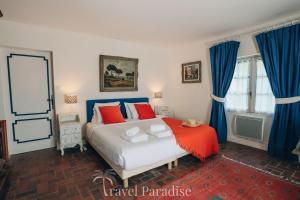 Ένα ή περισσότερα κρεβάτια σε δωμάτιο στο Le Clos du Pertuis +47 φωτογραφίες