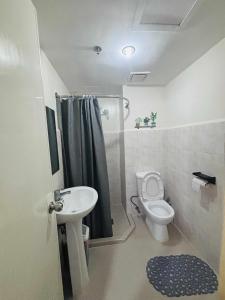 Koupelna v ubytování Seawind 2BR Condo near Samal Ferry Wharf