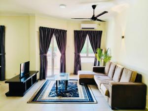 Et opholdsområde på Desaru Private Beach Family Suite 5GWiFi Netflix E0108