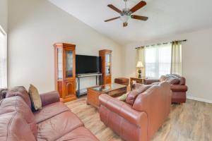 Gallery image of Near Shops and Eats Richmond Hill Home with Yard! in Richmond Hill