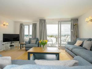 Televiisor ja/või meelelahutuskeskus majutusasutuses Slipway 14