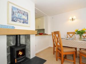 Köök või kööginurk majutusasutuses Slipway 14 +21 fotot