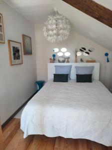 Postel nebo postele na pokoji v ubytování La Suite 27 bis