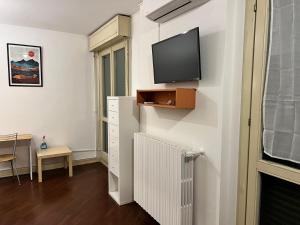 TV a/nebo společenská místnost v ubytování Easy Station Apartment