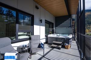 Balkón nebo terasa v ubytování Mountainview Escape by Revelstoke Vacations