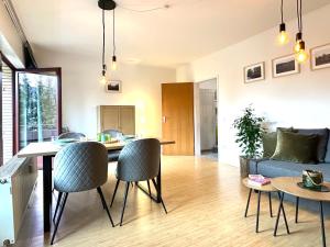 a kitchen and living room with a table and chairs at HeideHygge 4 in Schneverdingen