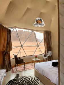 Postel nebo postele na pokoji v ubytování Seven Pillars Luxury Camp