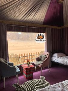 Postel nebo postele na pokoji v ubytování Seven Pillars Luxury Camp