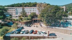 Nespecifikovaný výhled na hory nebo výhled na hory při pohledu z hotelu