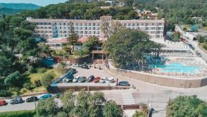 Bazén v ubytování Hotel Na Taconera nebo v jeho okolí