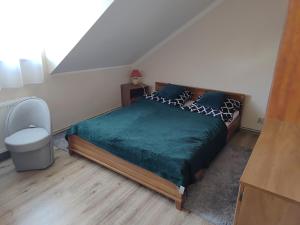 Ένα ή περισσότερα κρεβάτια σε δωμάτιο στο Apartament z dwiema sypialniami