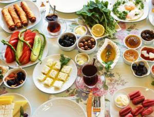 a table topped with plates of food and appetizers at Alterna Köy Evi in Sokakagzi